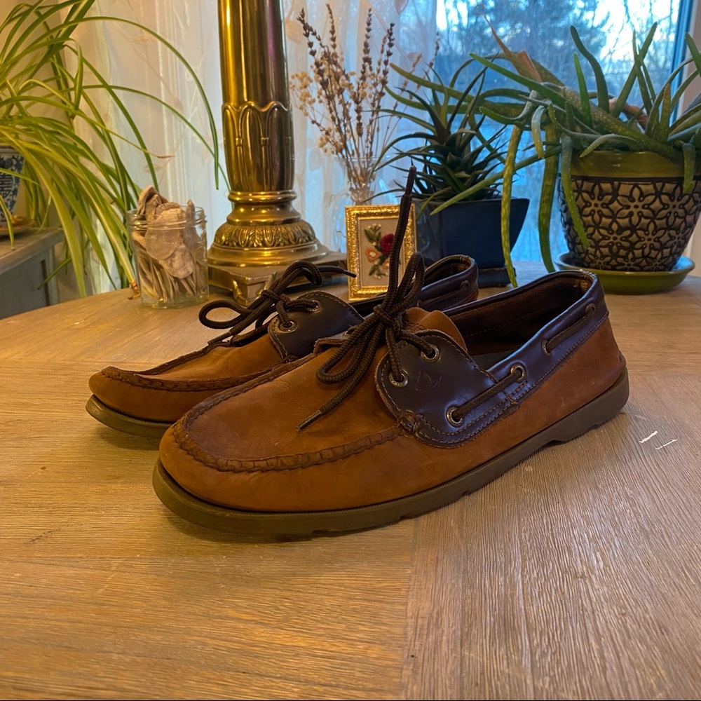 brown men’s boat shoes